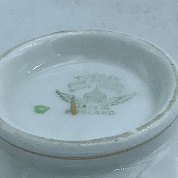 Vintage Tuscan English Bone China Flowers and Bird Teacup and Saucer - Picture 11 of 11